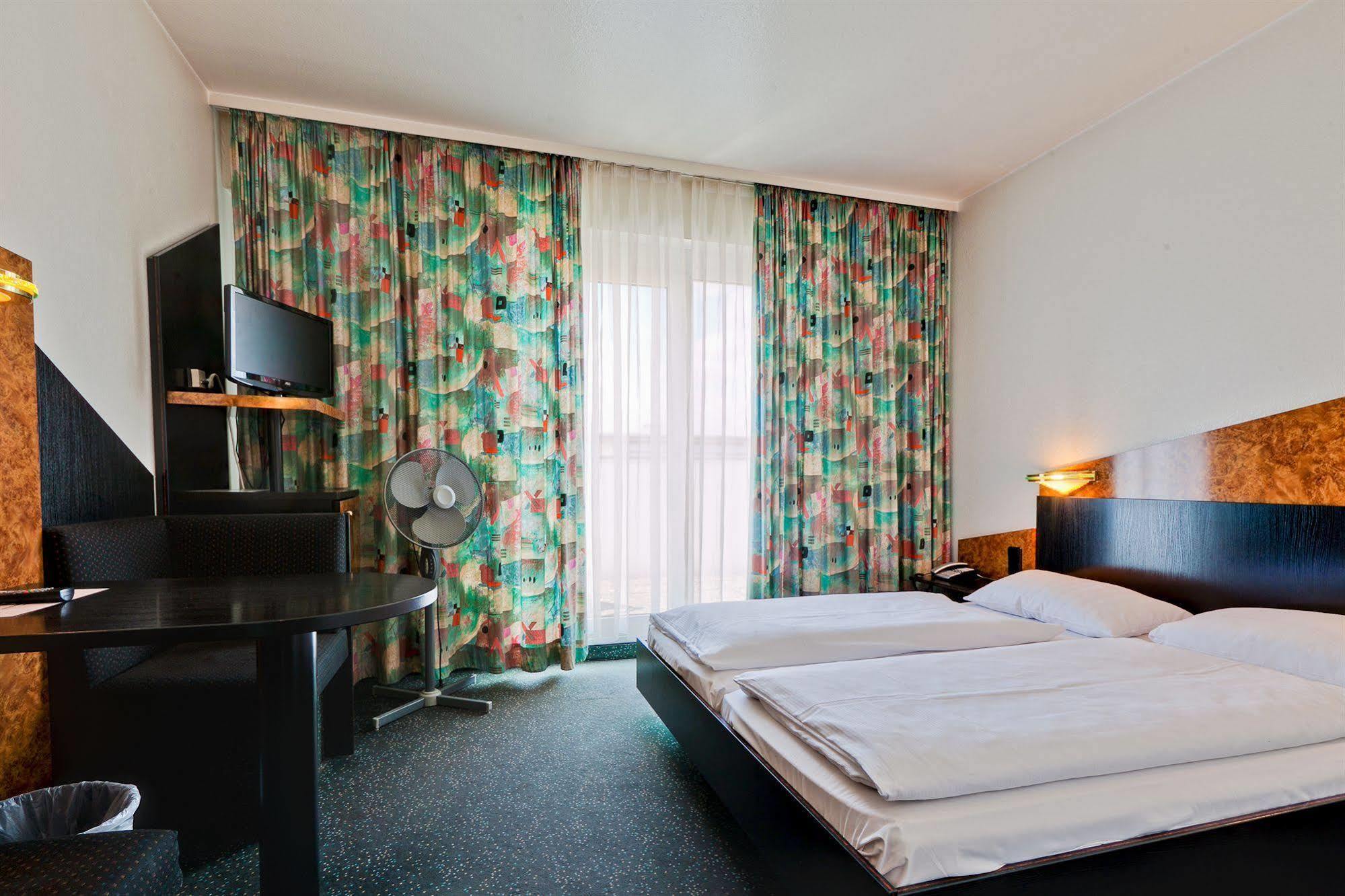 Hotel Astoria Stuttgart City Екстер'єр фото