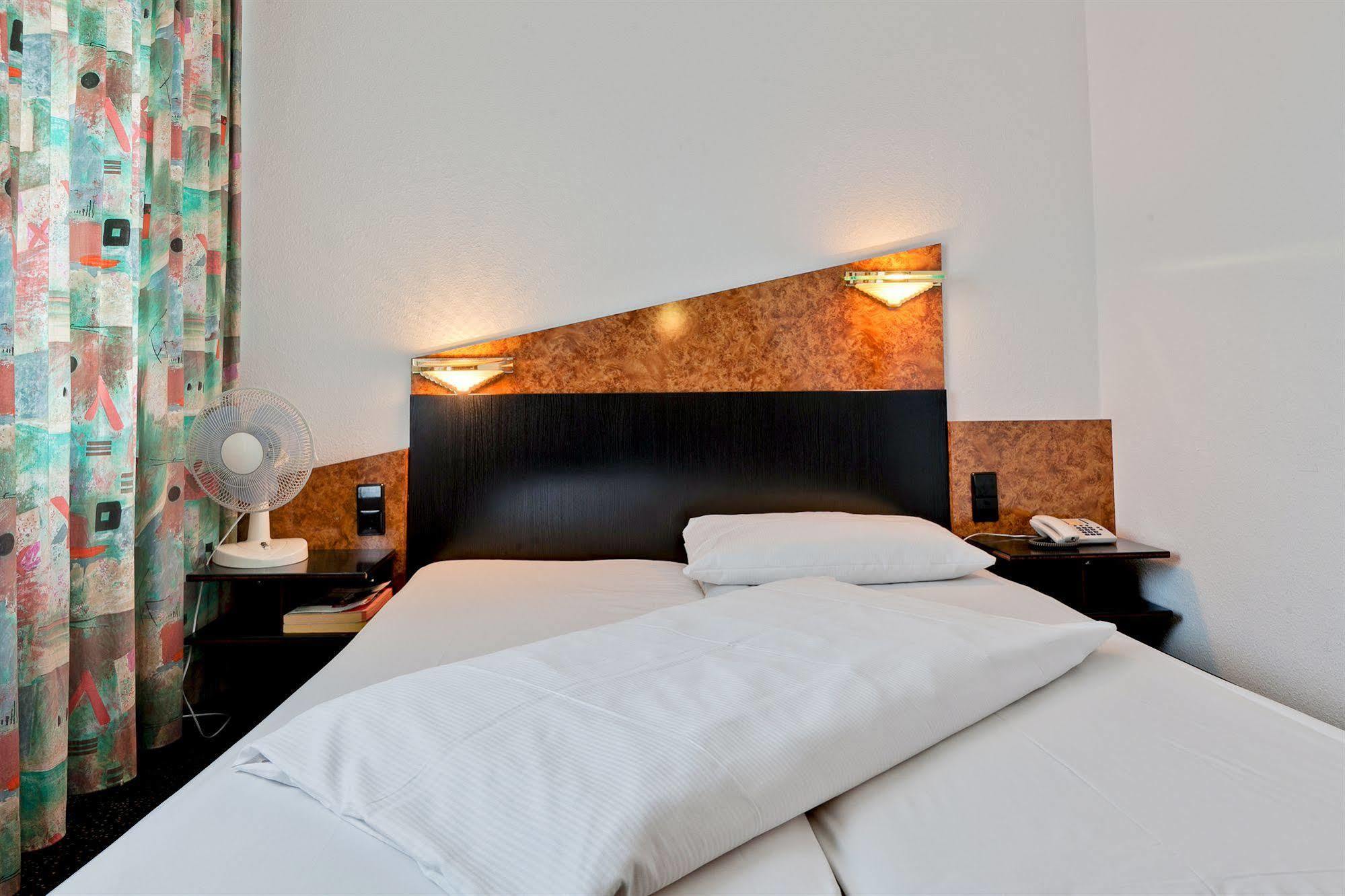 Hotel Astoria Stuttgart City Екстер'єр фото